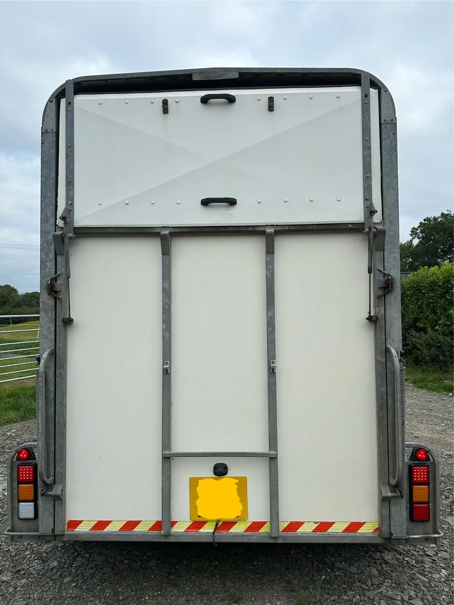 Bateson Deauville Horse Trailer - Image 3