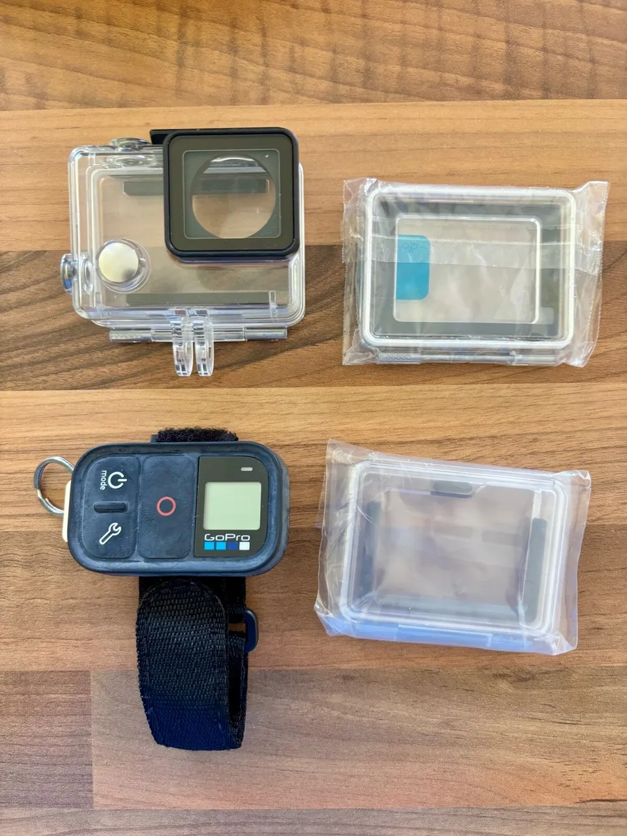 GoPro Hero 4, carrier bag and accessories - Image 2