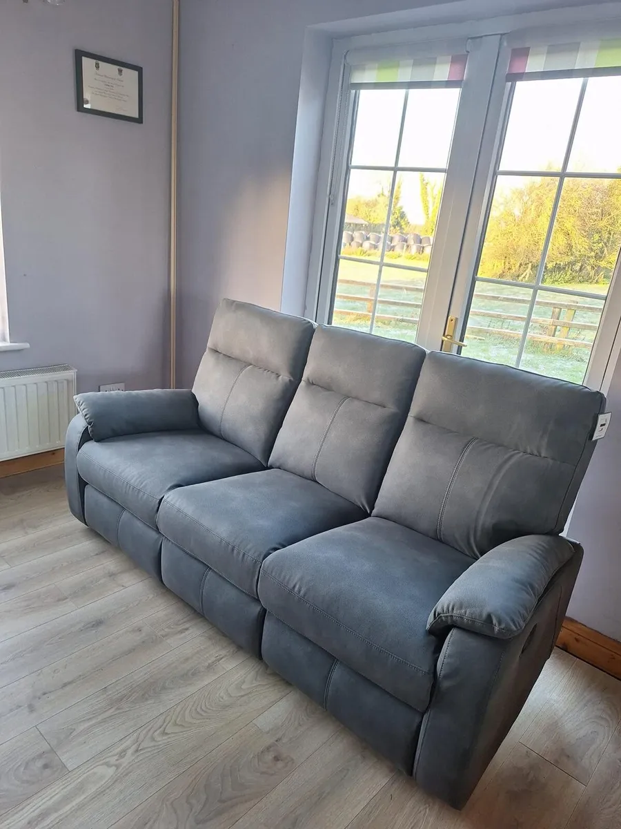3 seater couch - Image 1