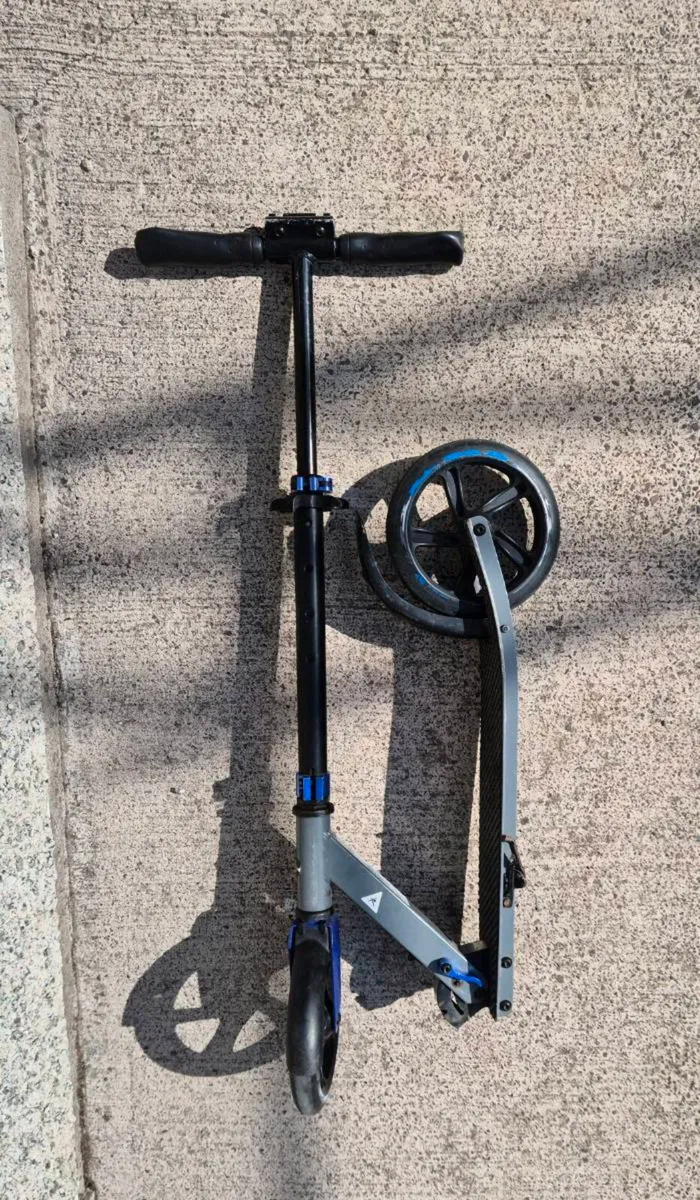 crivit blue scooter - Image 2
