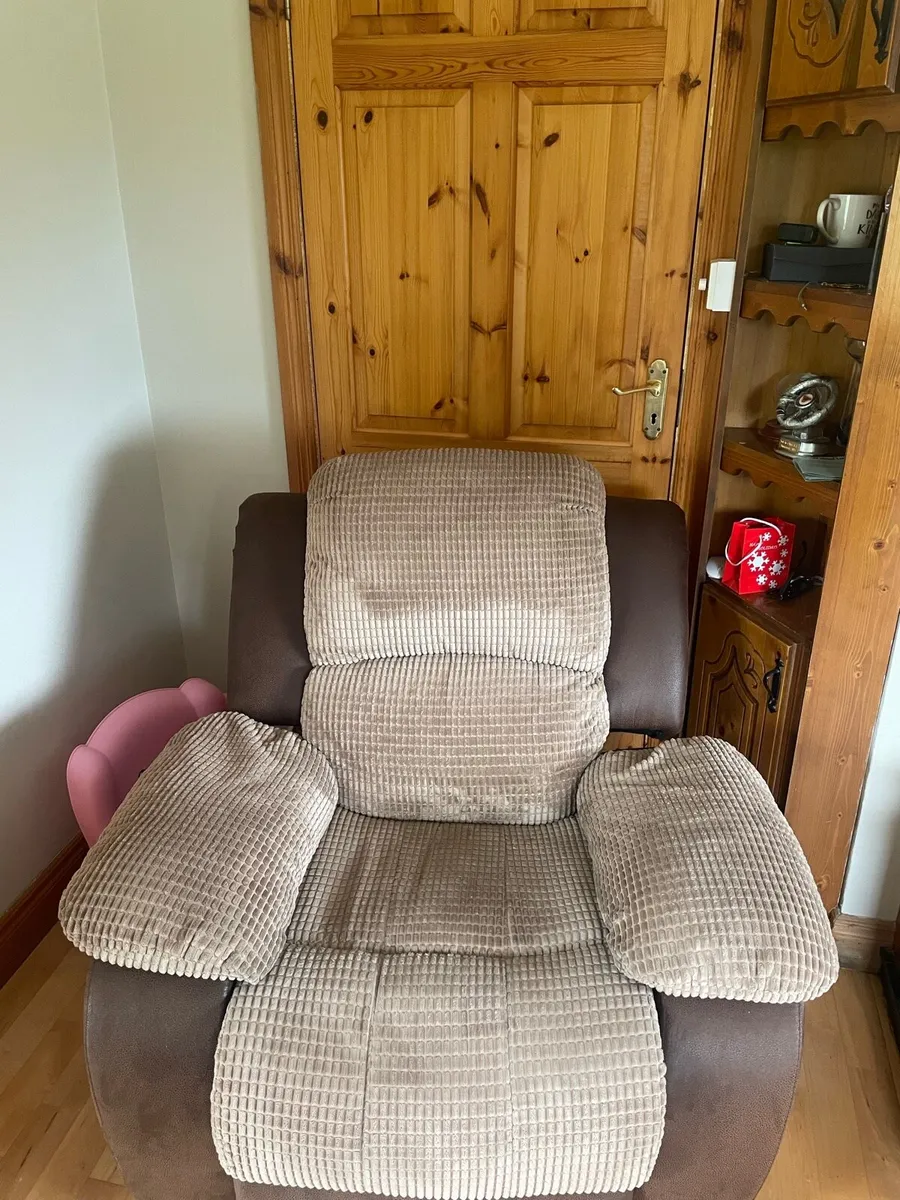 4-Piece Reclining Suite – Good Condition - Image 2