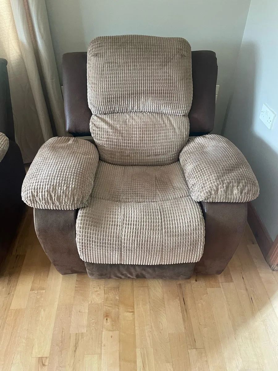 4-Piece Reclining Suite – Good Condition - Image 3