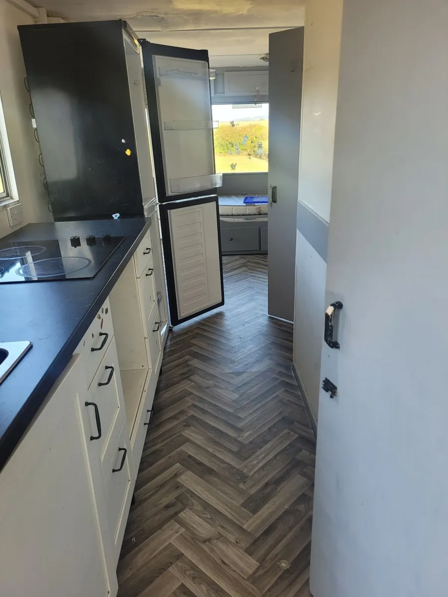 Mobile home - Image 1
