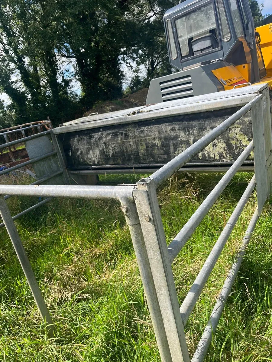 Two galvanised calf creep feeders. - Image 2