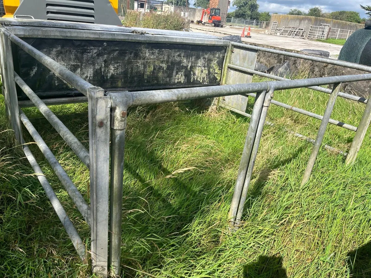 Two galvanised calf creep feeders. - Image 4