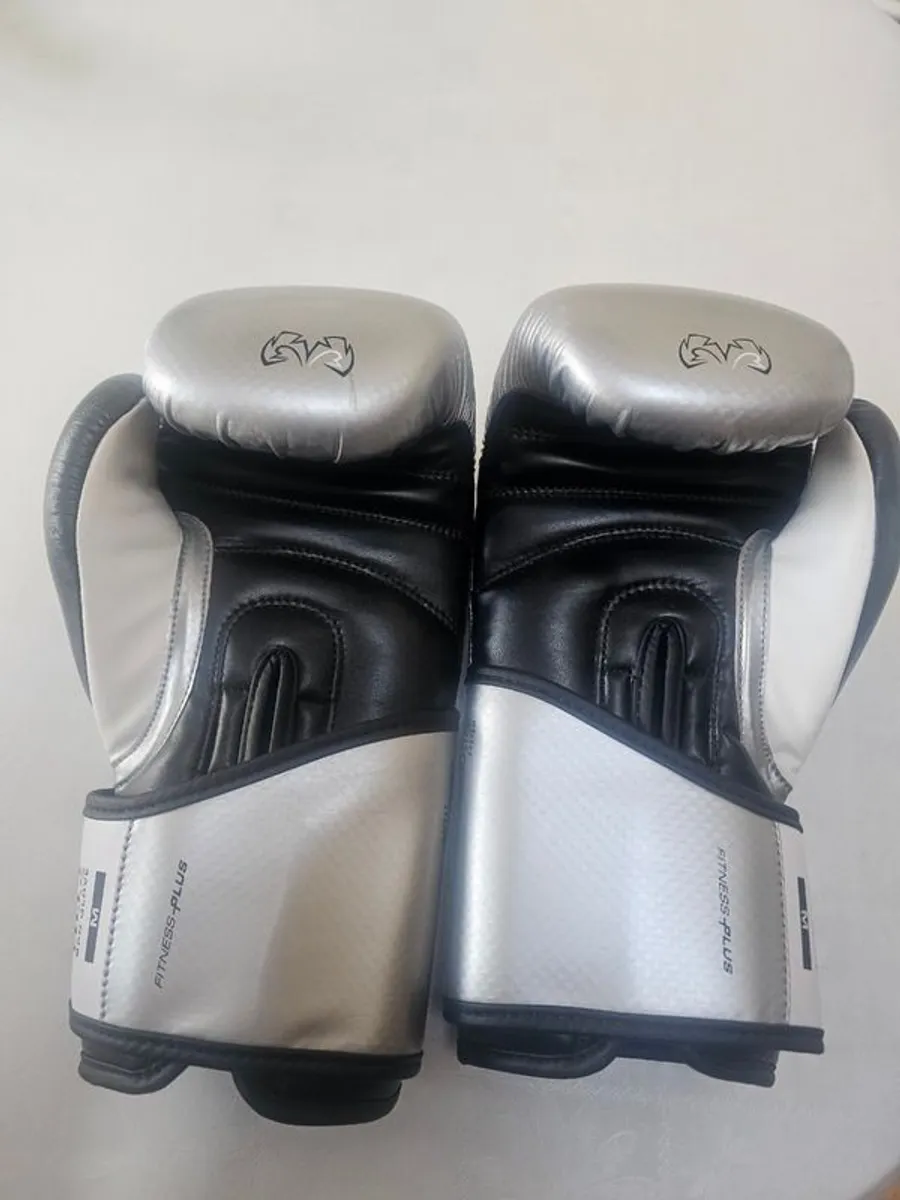 Boxing bag with stand - Image 2
