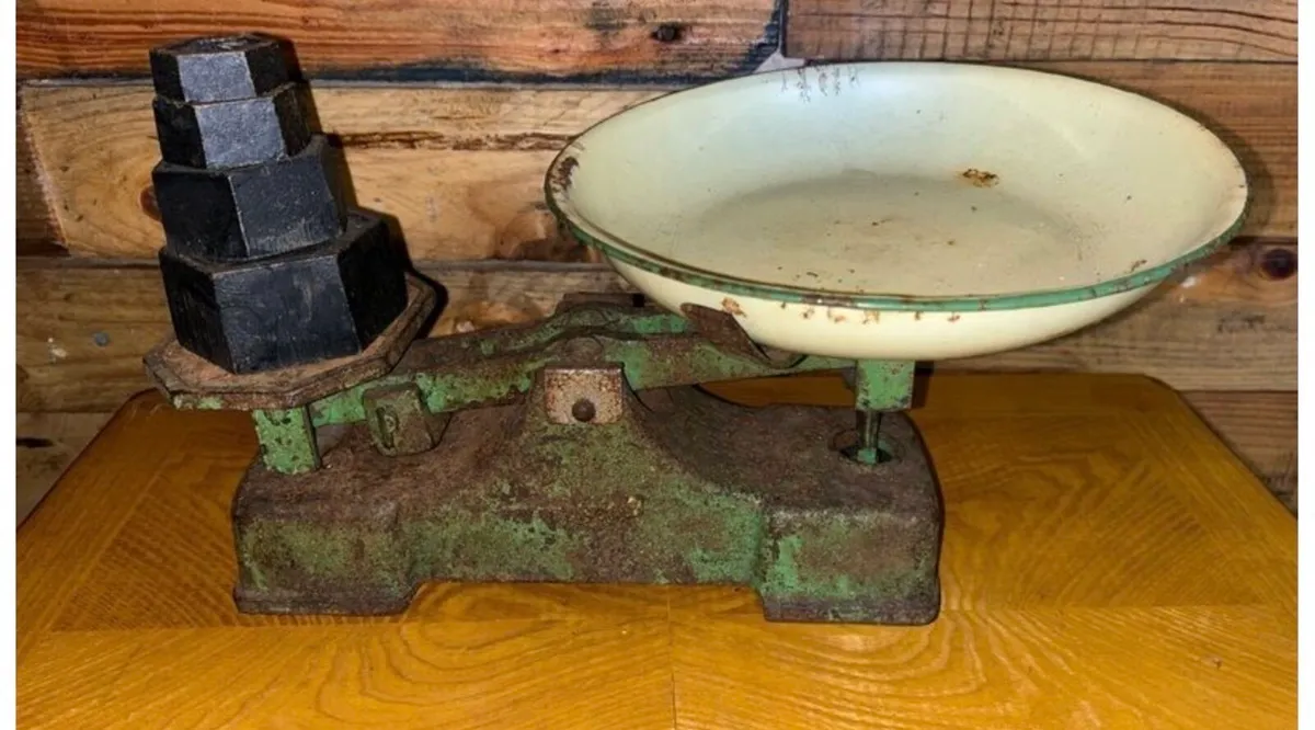 Vintage scales - Image 1