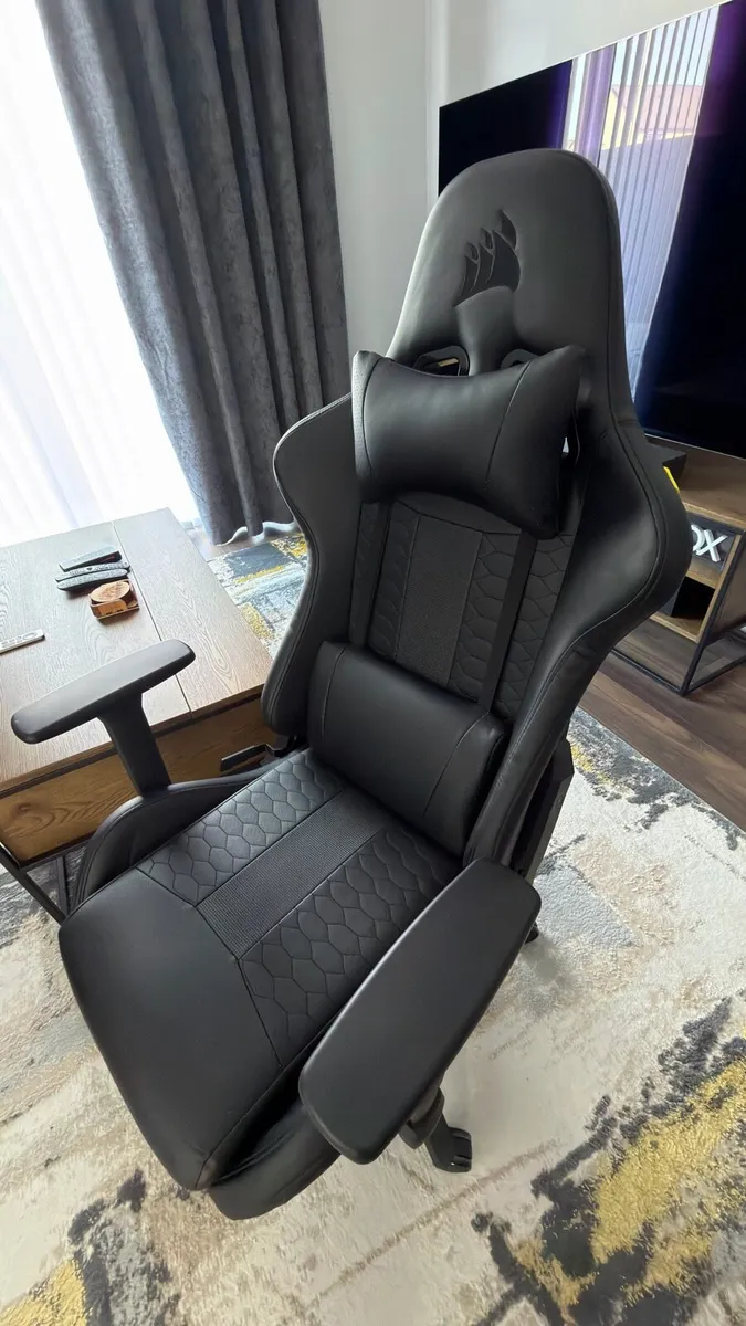 Corsair TC100 (Gaming Chair)
