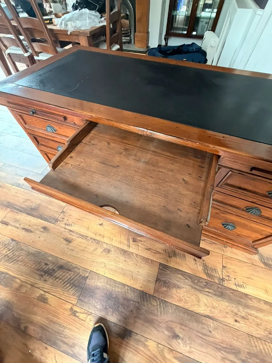 Office desk and chair - Image 3