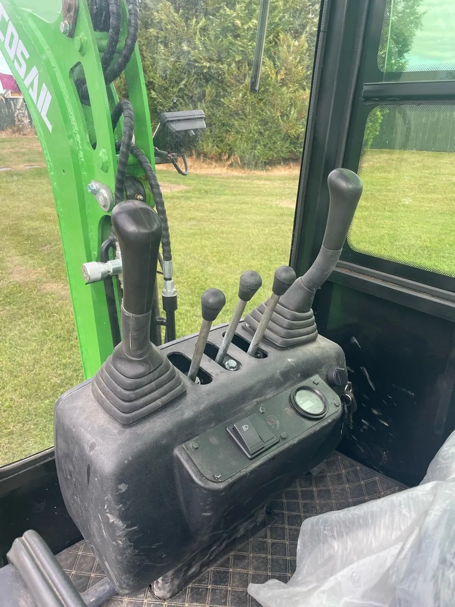 Mini digger. OKW12. - Image 3
