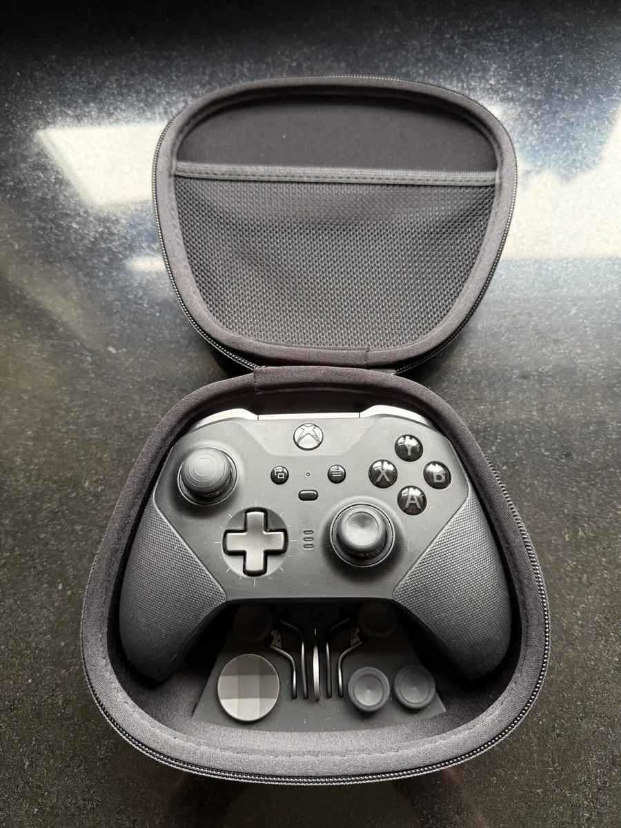 Xbox Series X and Elite Series 2 Controller - Image 2