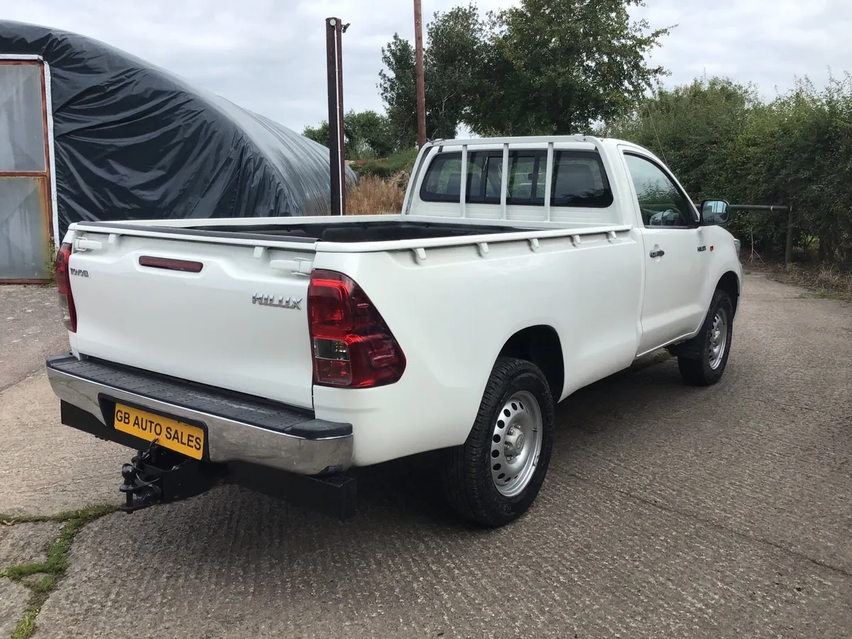 Toyota Hilux - Image 3