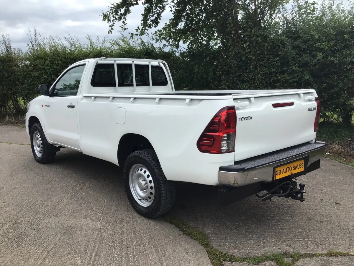Toyota Hilux - Image 4