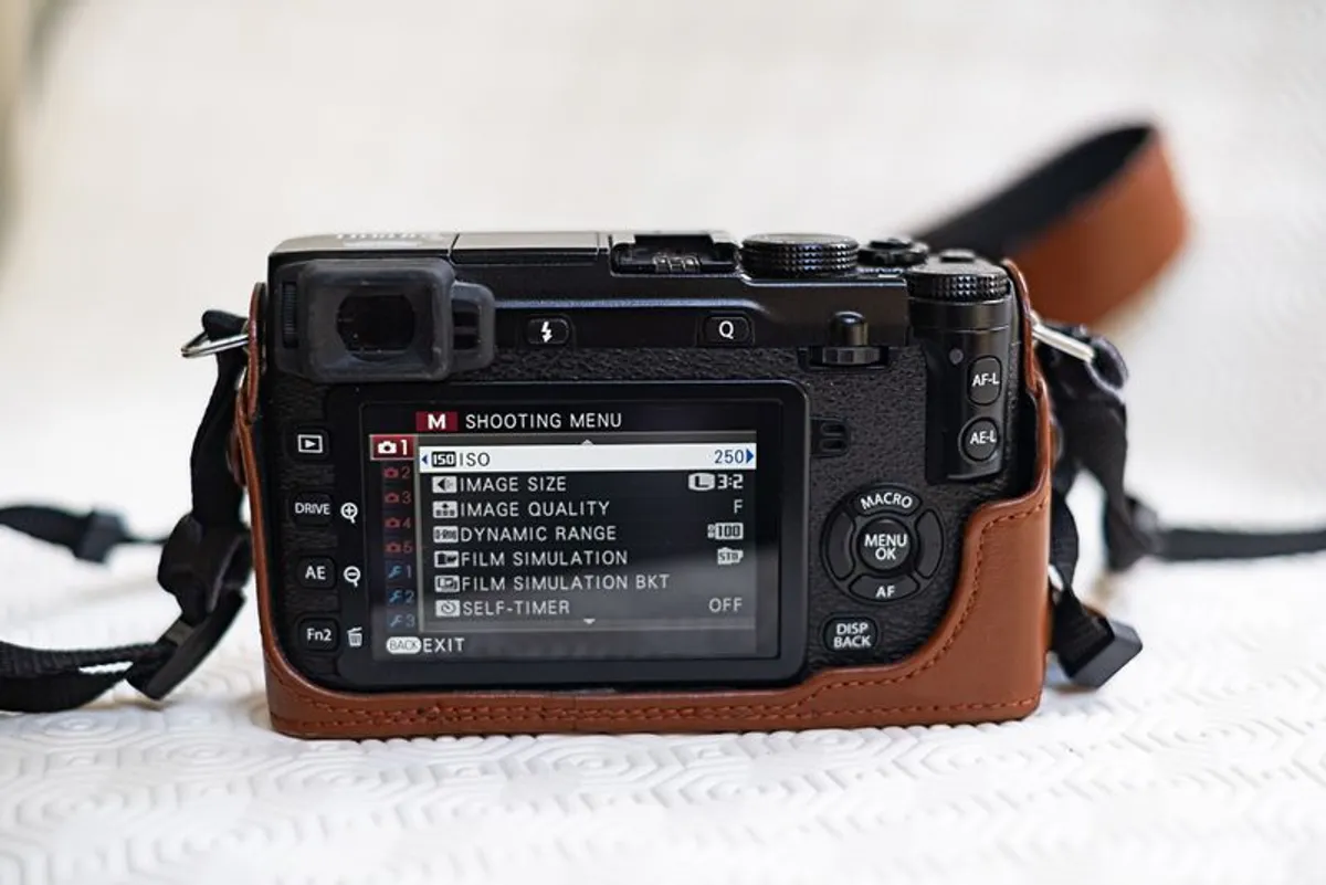 FUJI X-E2 Absolute mint condition - Image 2