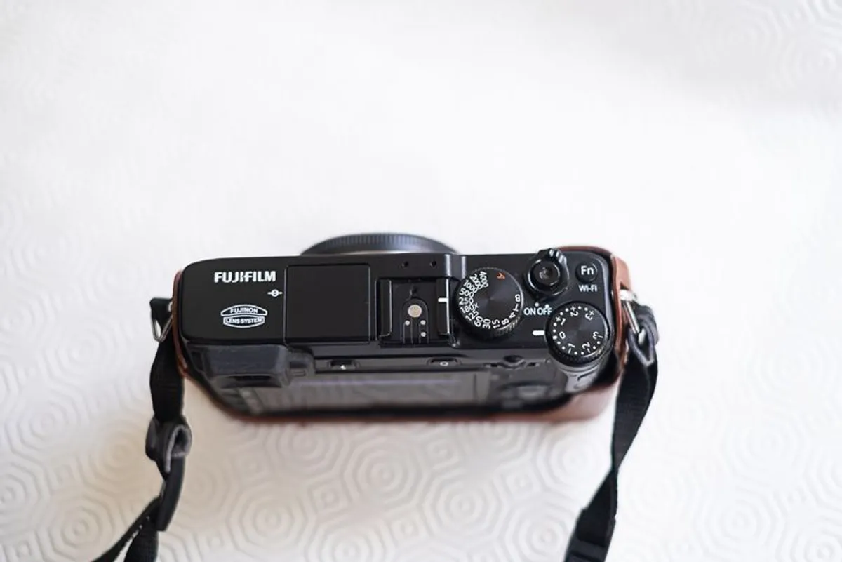 FUJI X-E2 Absolute mint condition - Image 4