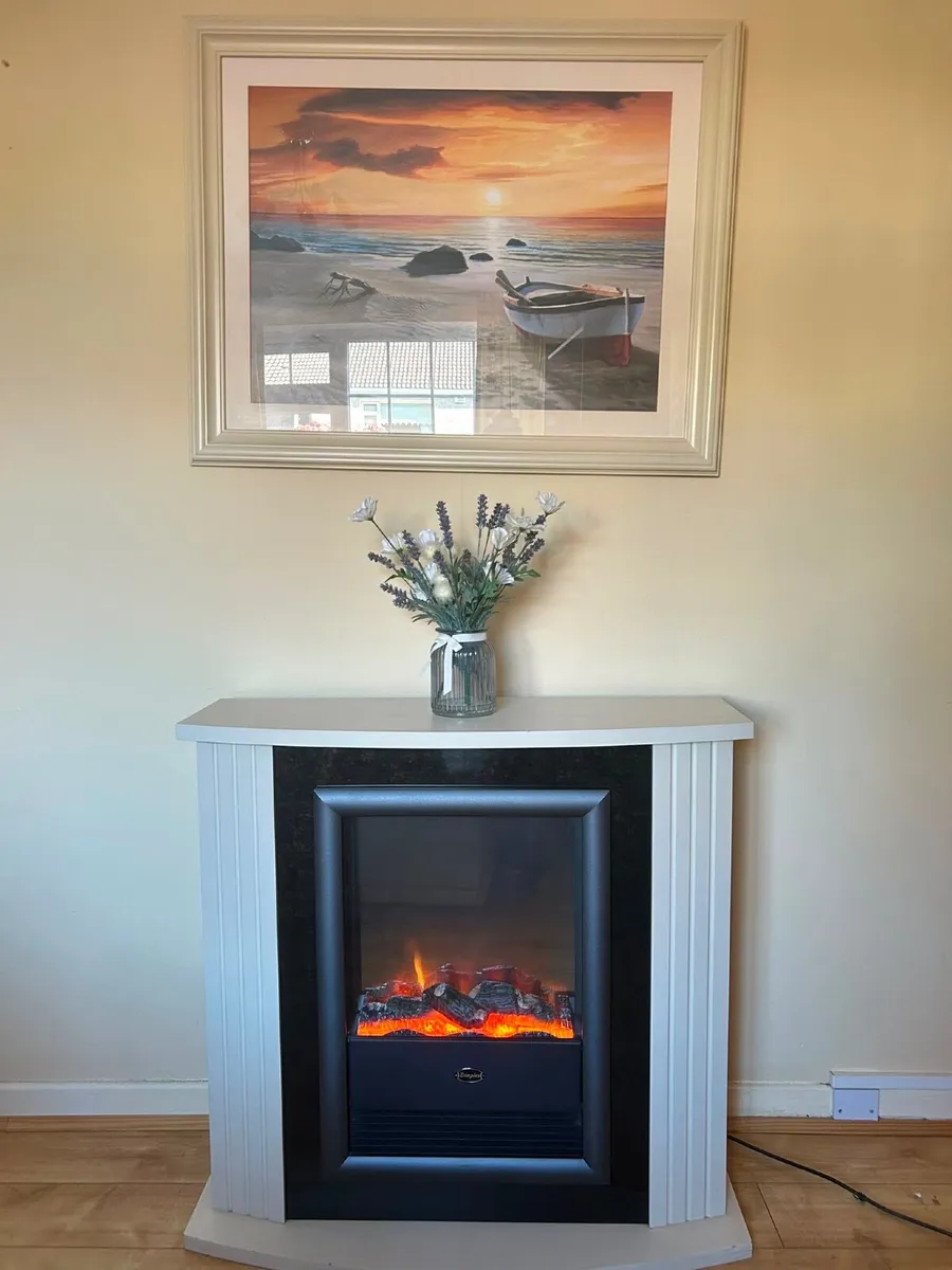 Electric fire and surround - Image 1