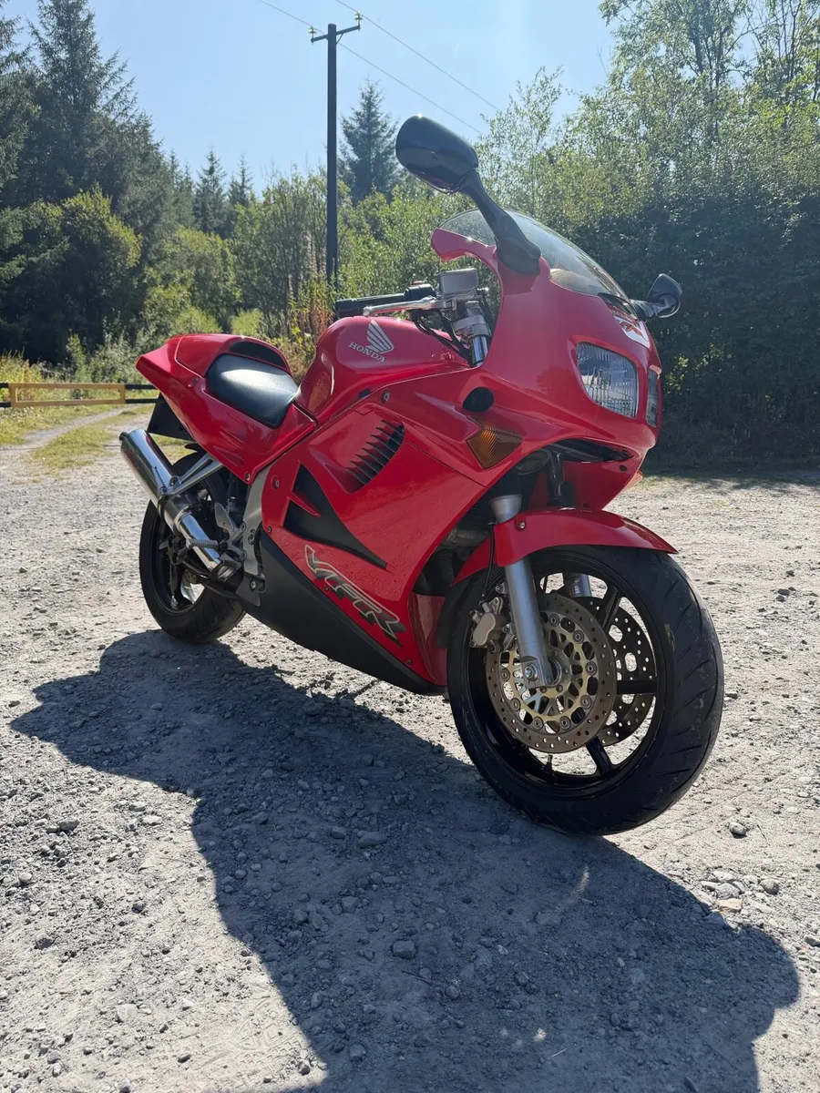 Honda VFR 750 - Image 2