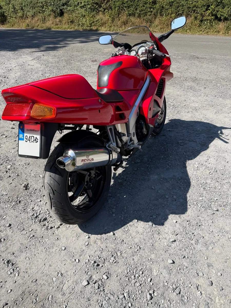 Honda VFR 750 - Image 3