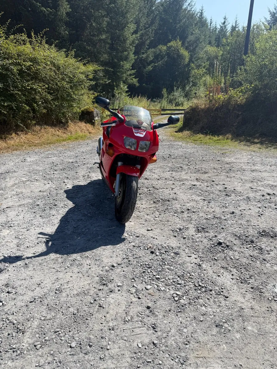 Honda VFR 750 - Image 4