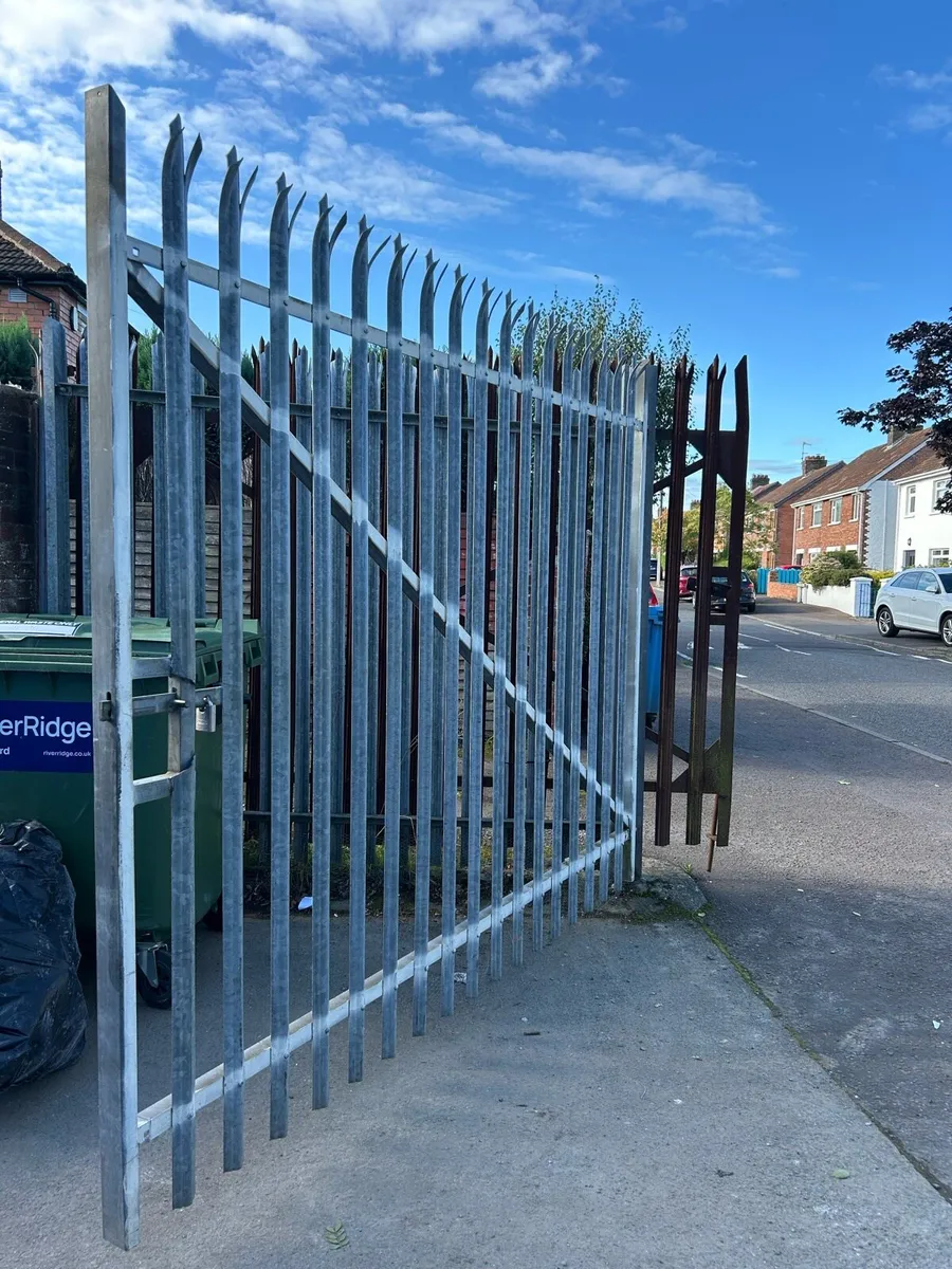Palisade fencing - Image 1