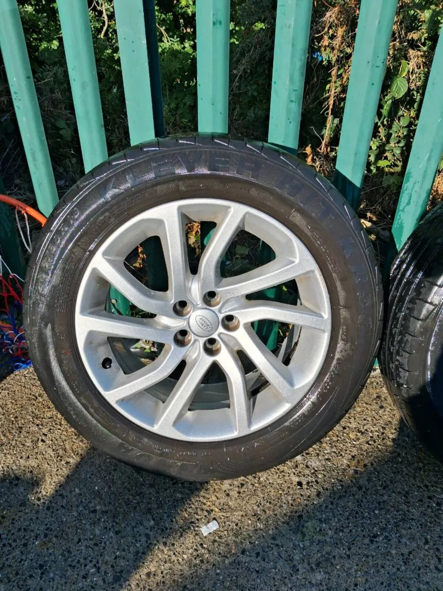 Land rover discovery sport 18" Alloy wheels - Image 2