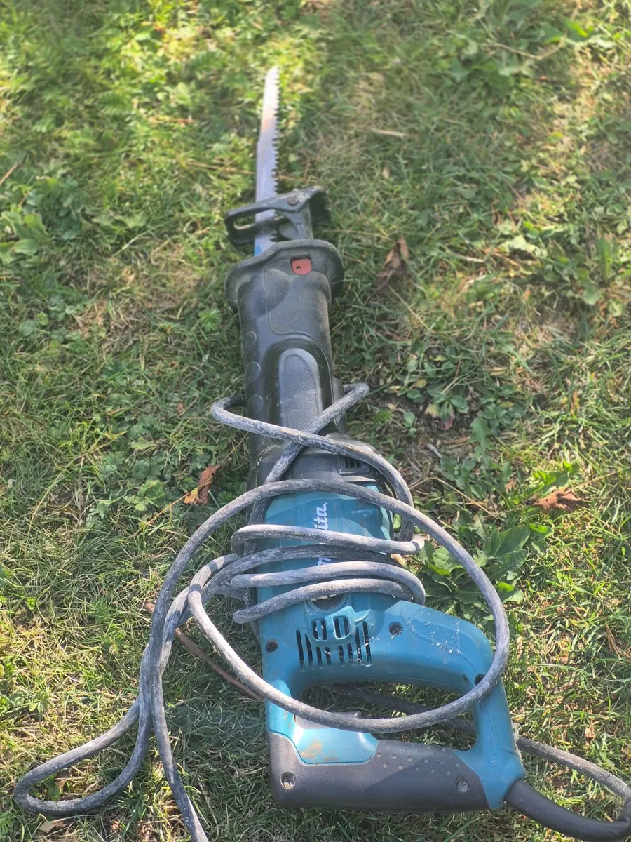 Makita reciprocating saw 110v - Image 2