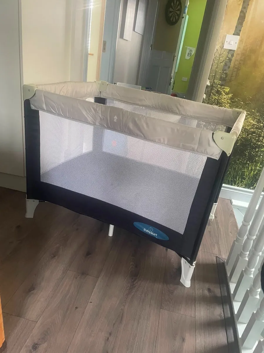 Travel cot - Image 1