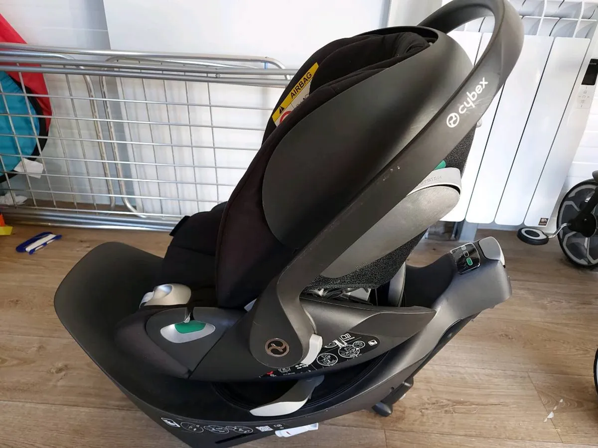 Car seat - Image 1