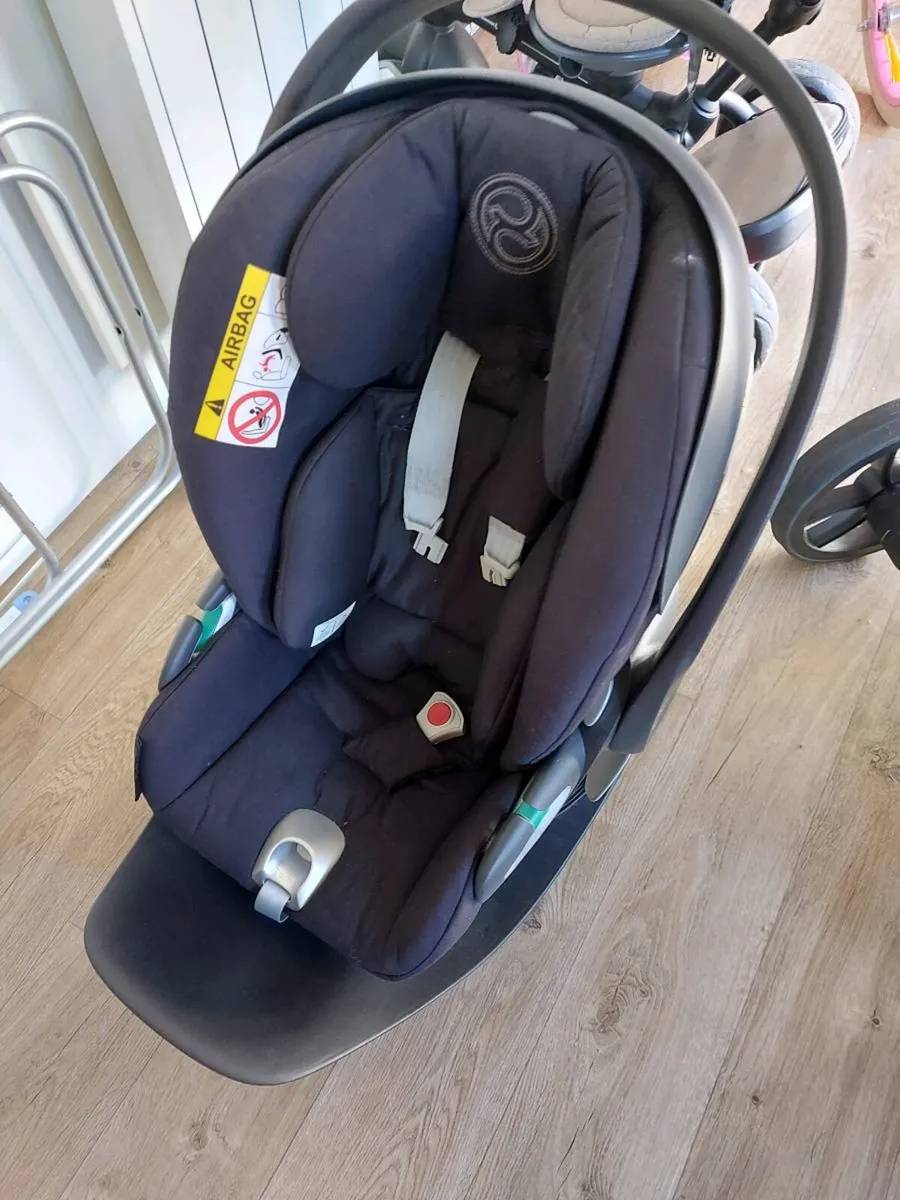 Car seat - Image 2