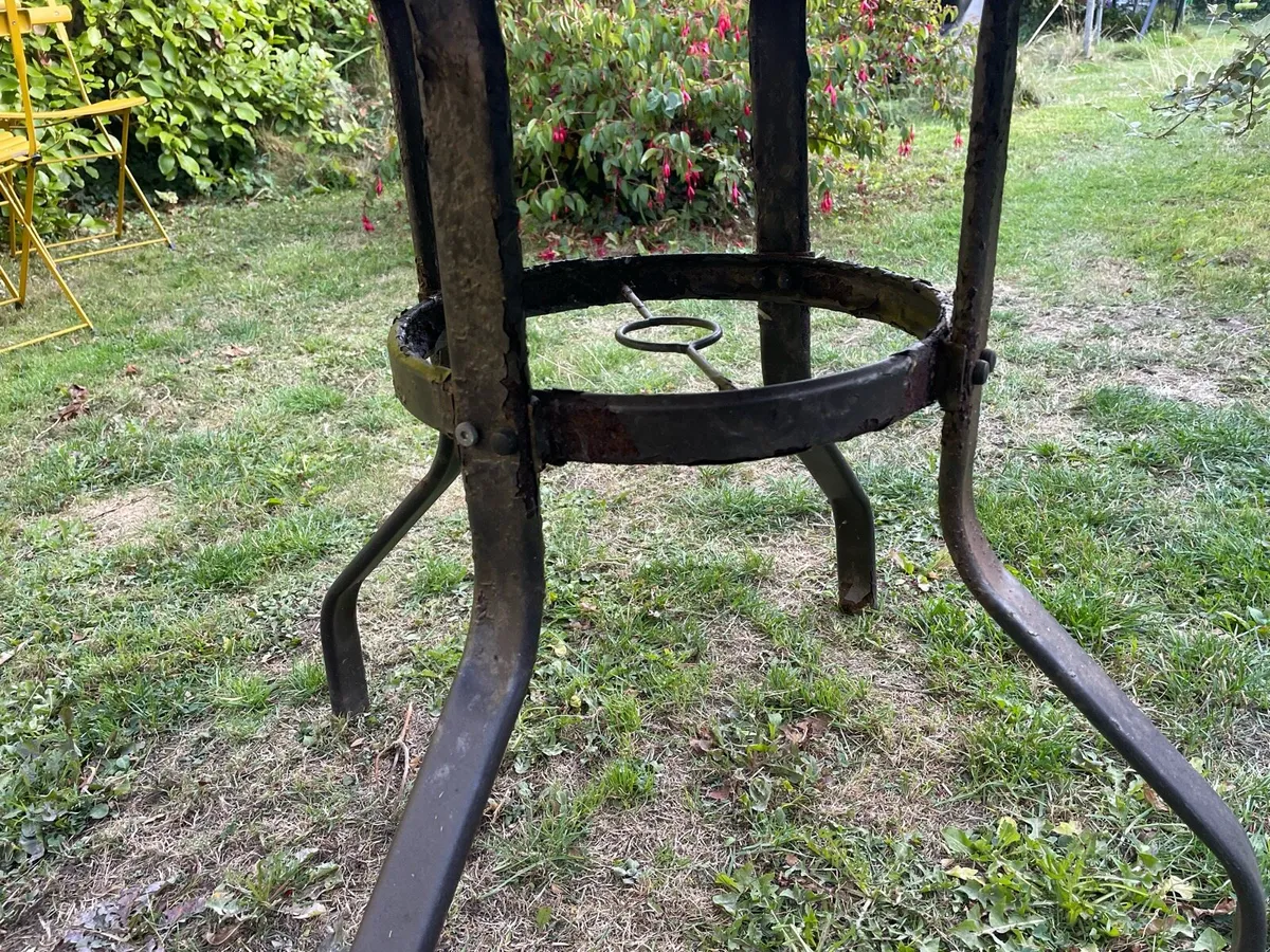 Garden table - Image 2