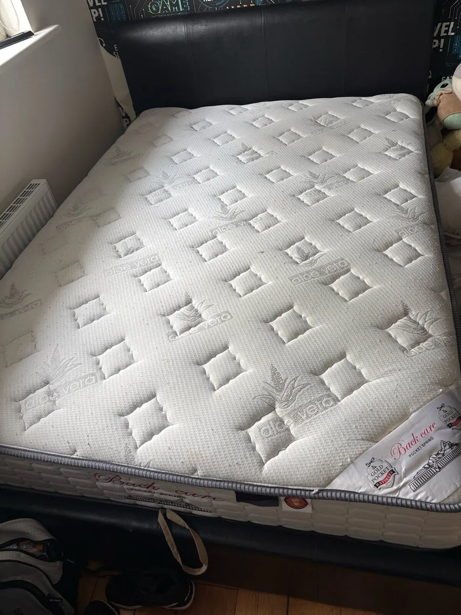 Double bed with storage underneath - Image 1