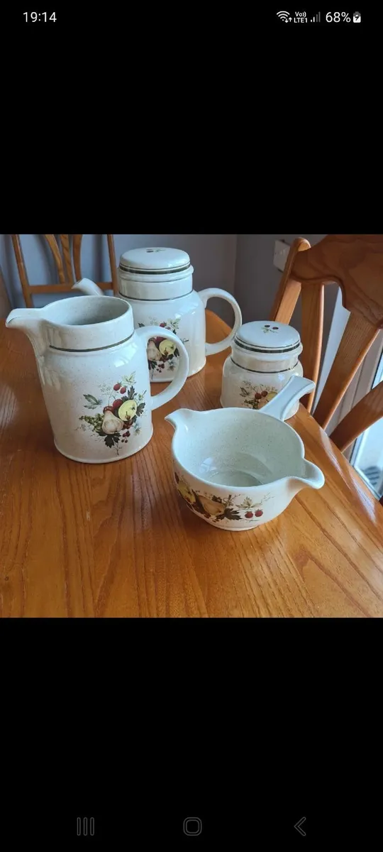 Royal Doulton dinnerware - Image 1