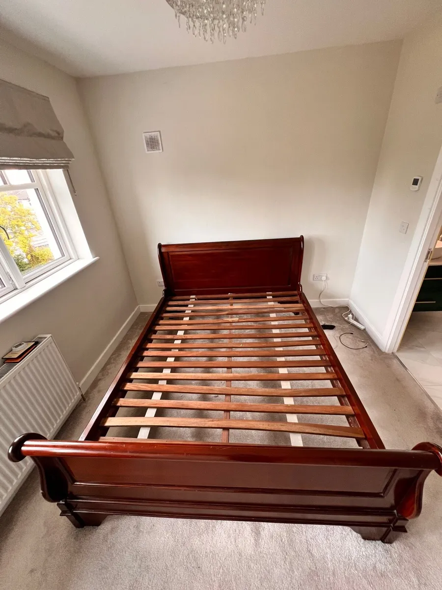 5ft Mahogany Sleigh Bed with Side Tables - Image 2