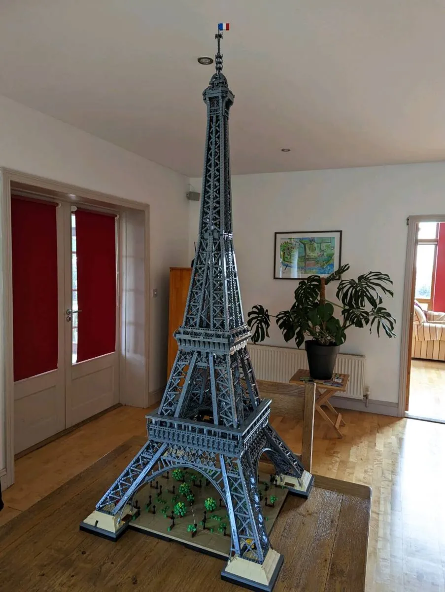 Lego Eiffel Tower - Image 1