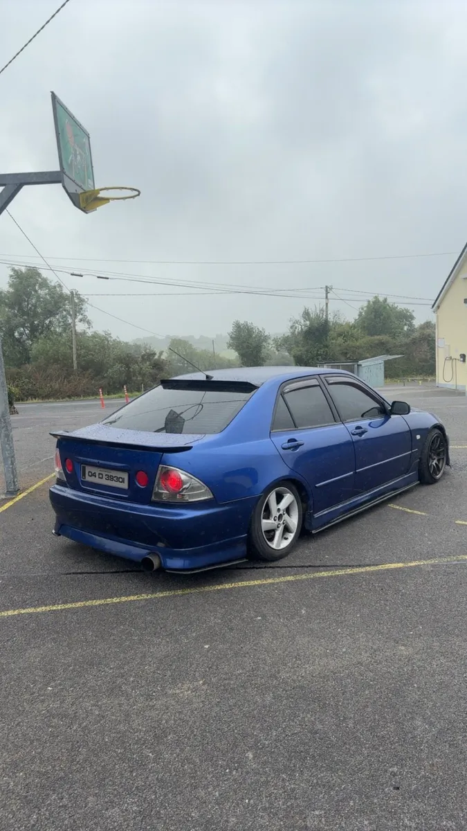 Is200 - Image 2