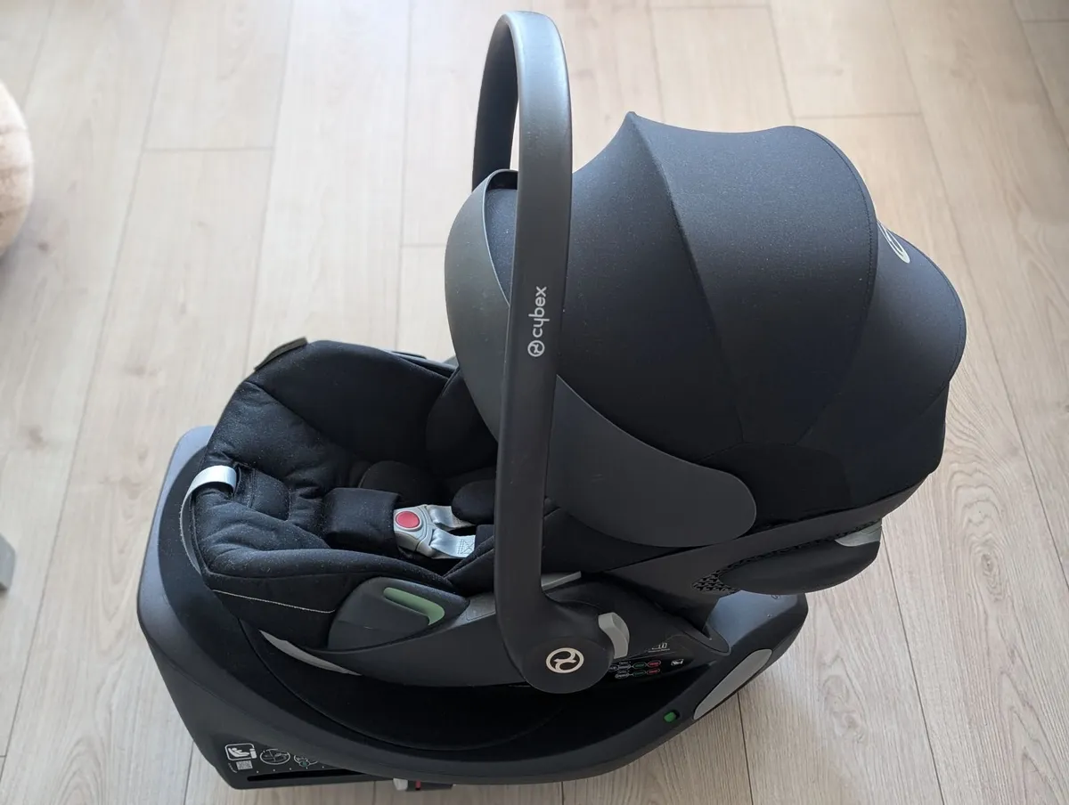 Cybex Cloud G Car Seat + ISOFIX Base (0-24 months) - Image 1