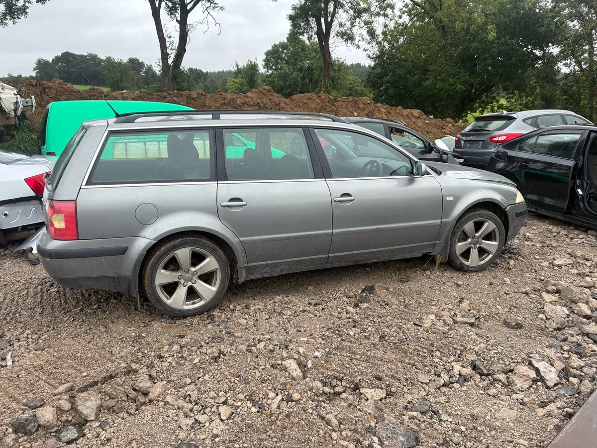Vw Passat 02-16 parts/breaking - Image 4