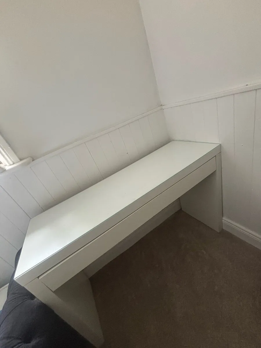Desk and mirror - Image 3