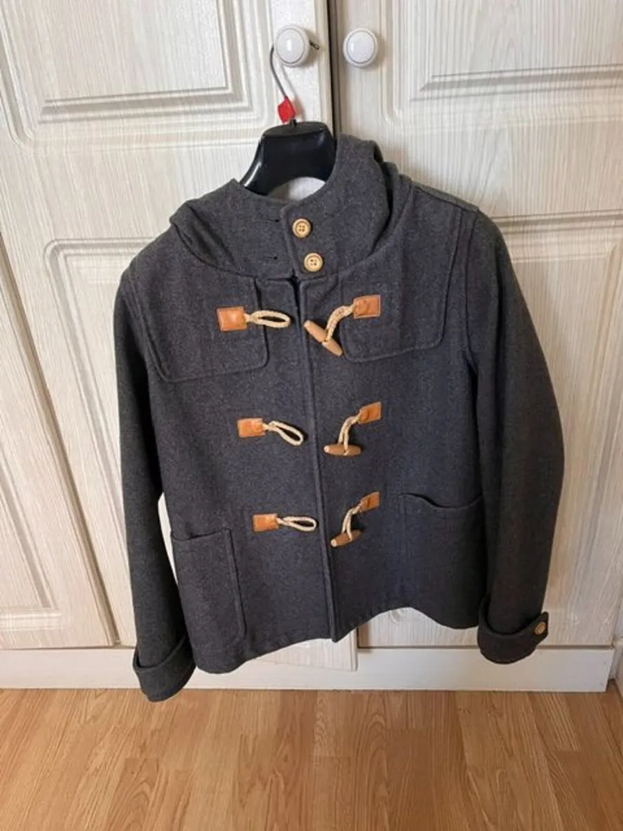 womens short/hip-length Levis coat M size - Image 1
