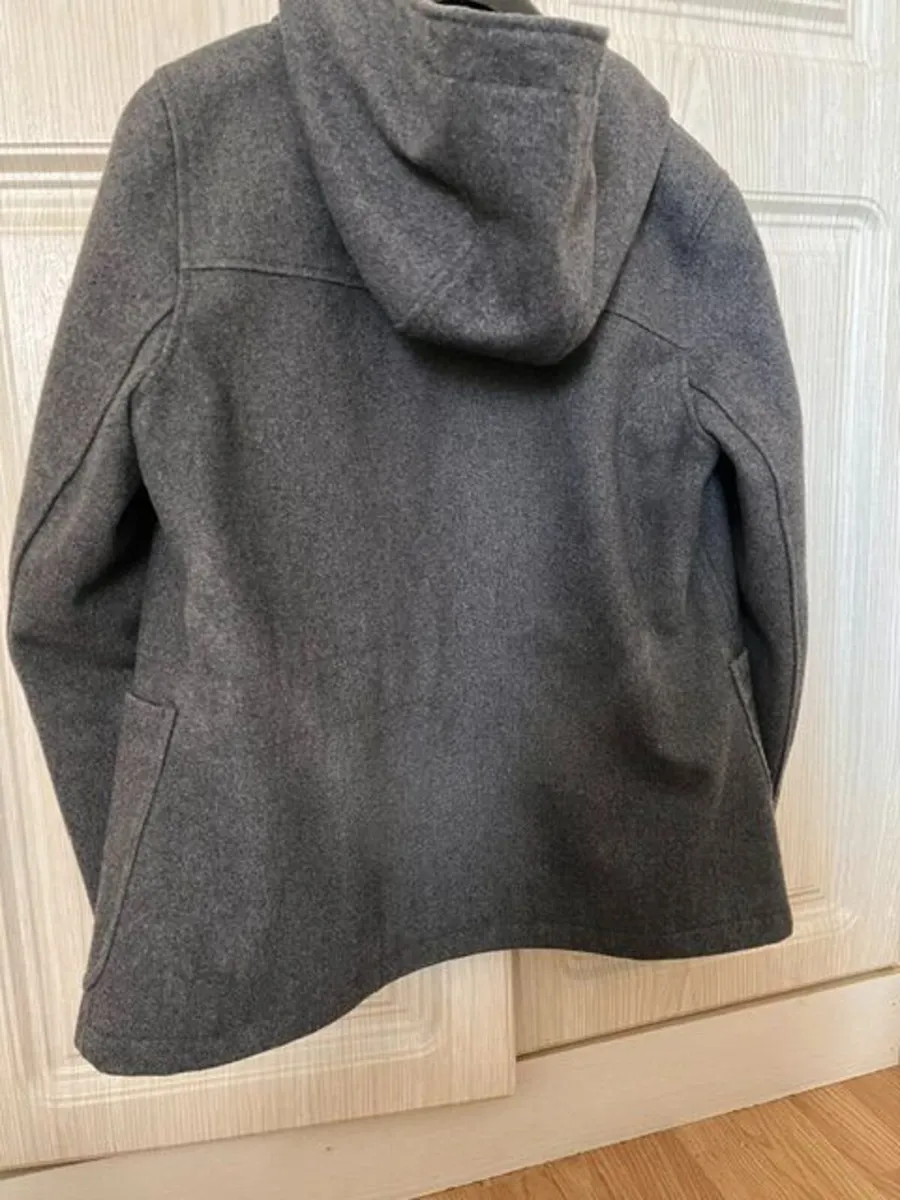 womens short/hip-length Levis coat M size - Image 4