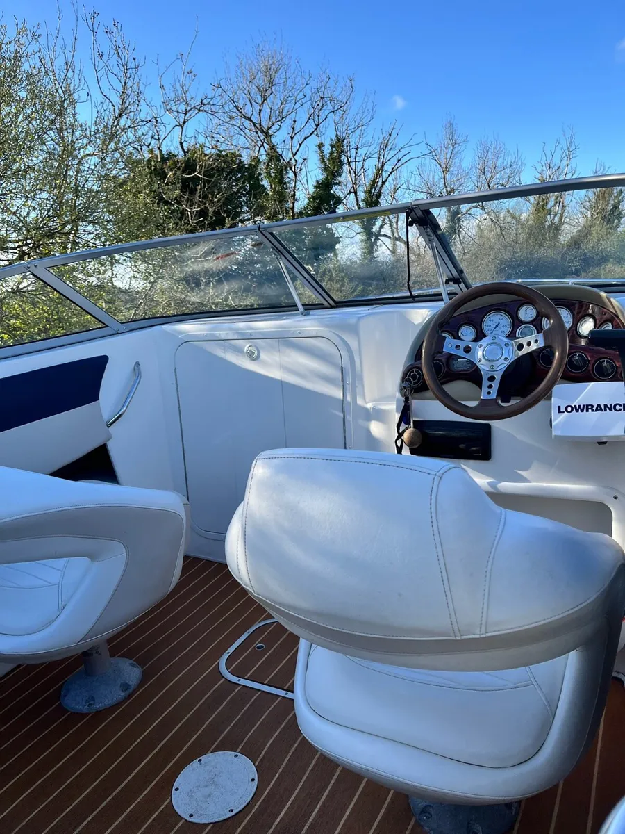 Glastron GT209 Sports Cuddy Cruiser - Image 4