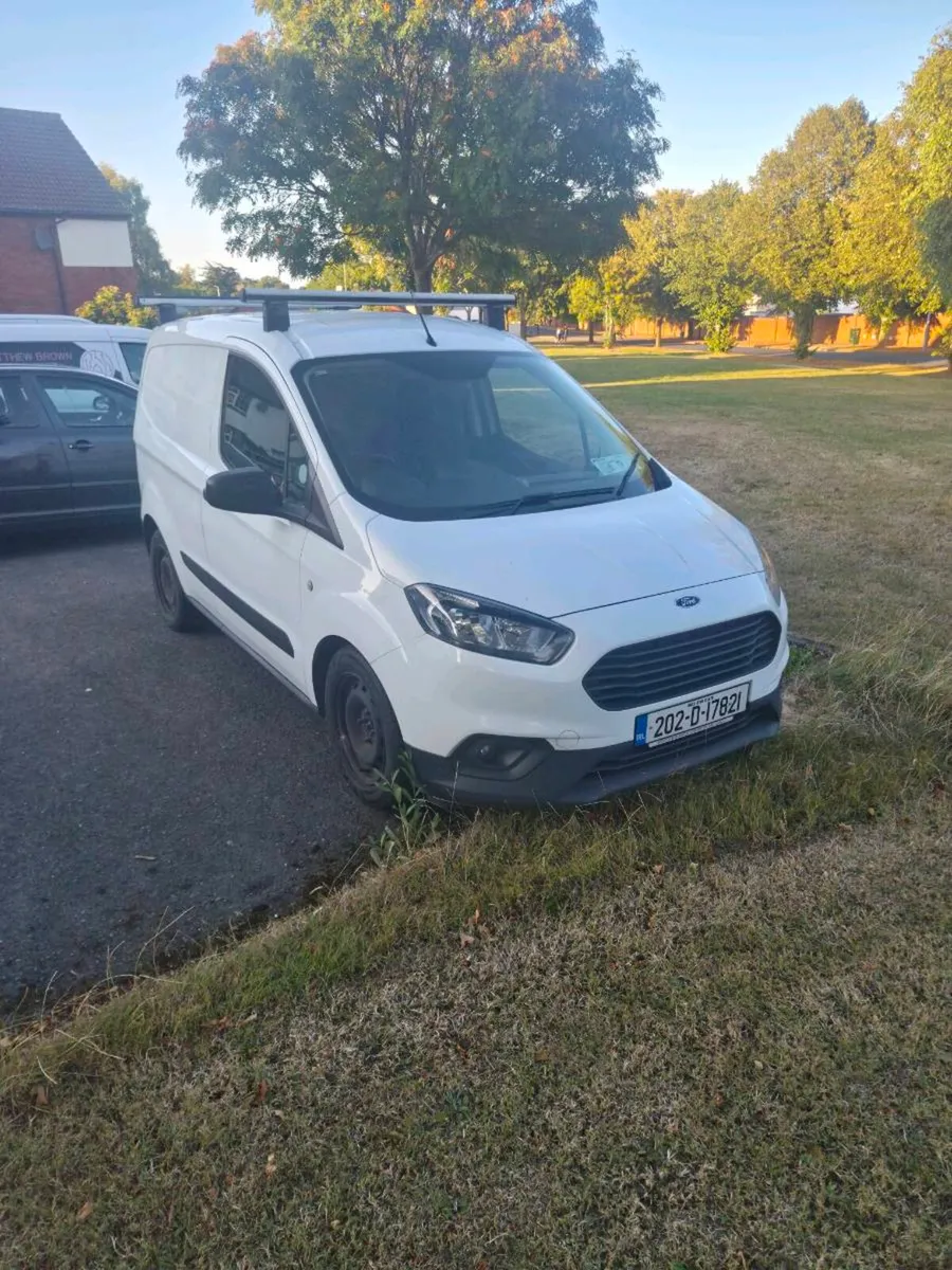 Ford Transit Courier - Image 2