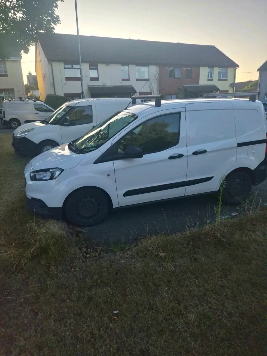 Ford Transit Courier - Image 3