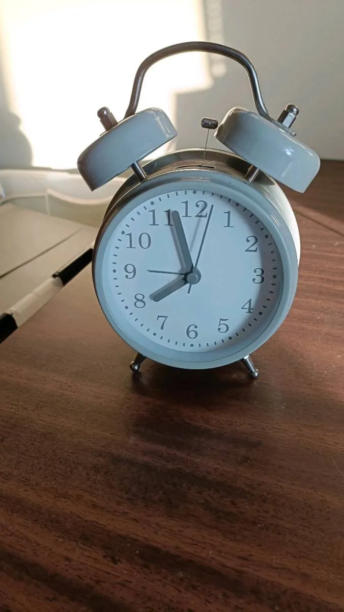 Old style alarm clock - Image 1