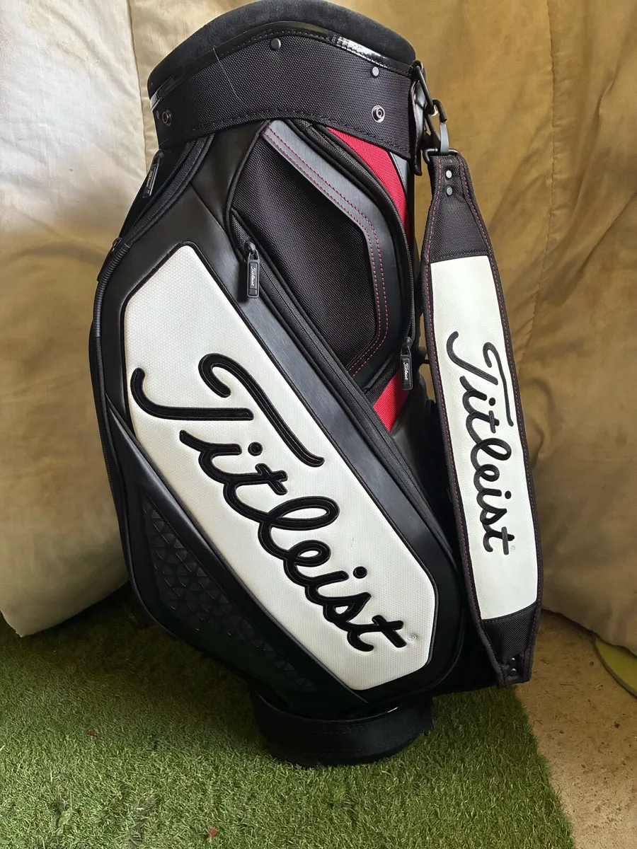 New Titleist Tour mid size golf bag - Image 1