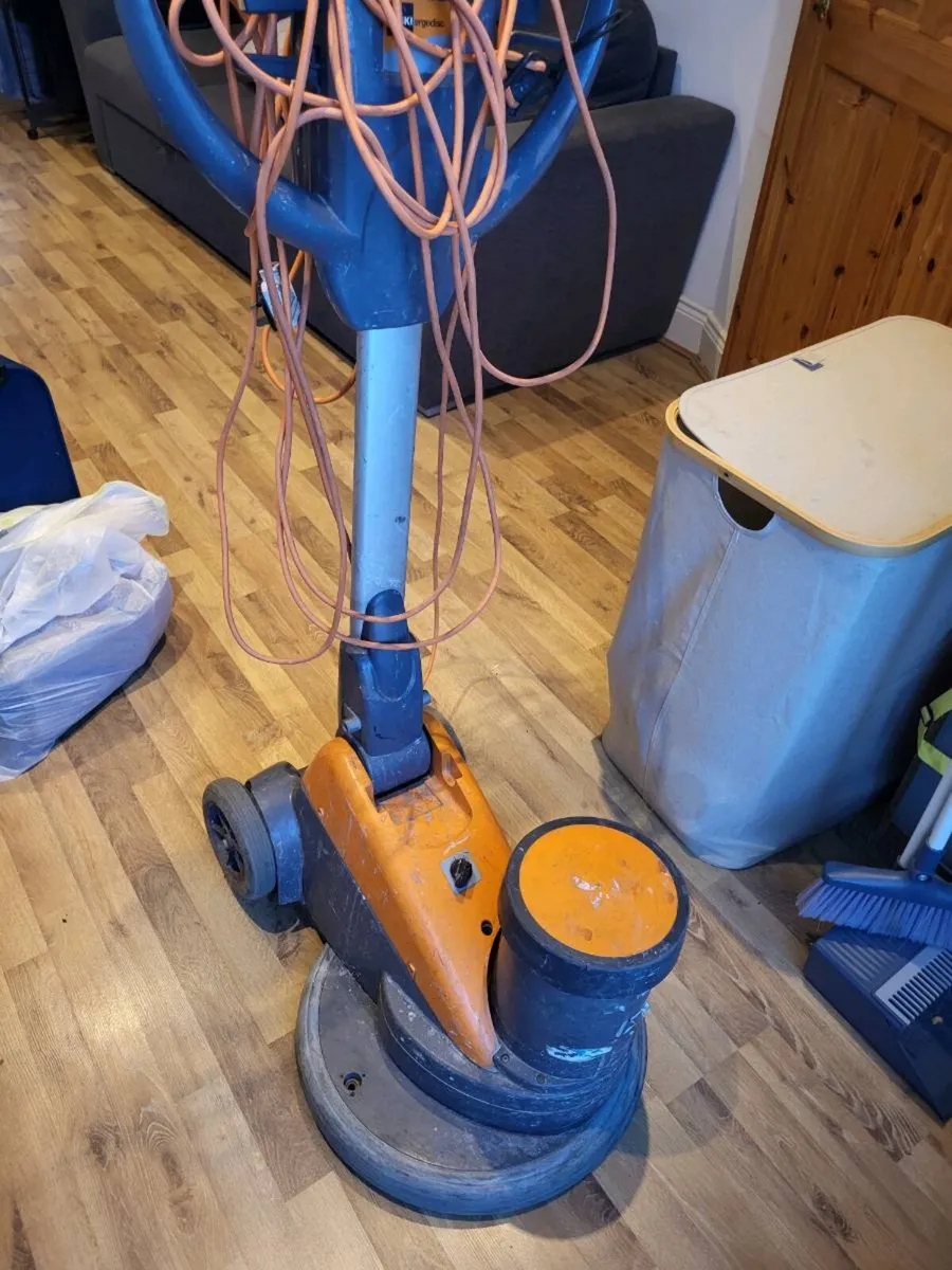 Floor polishing machines