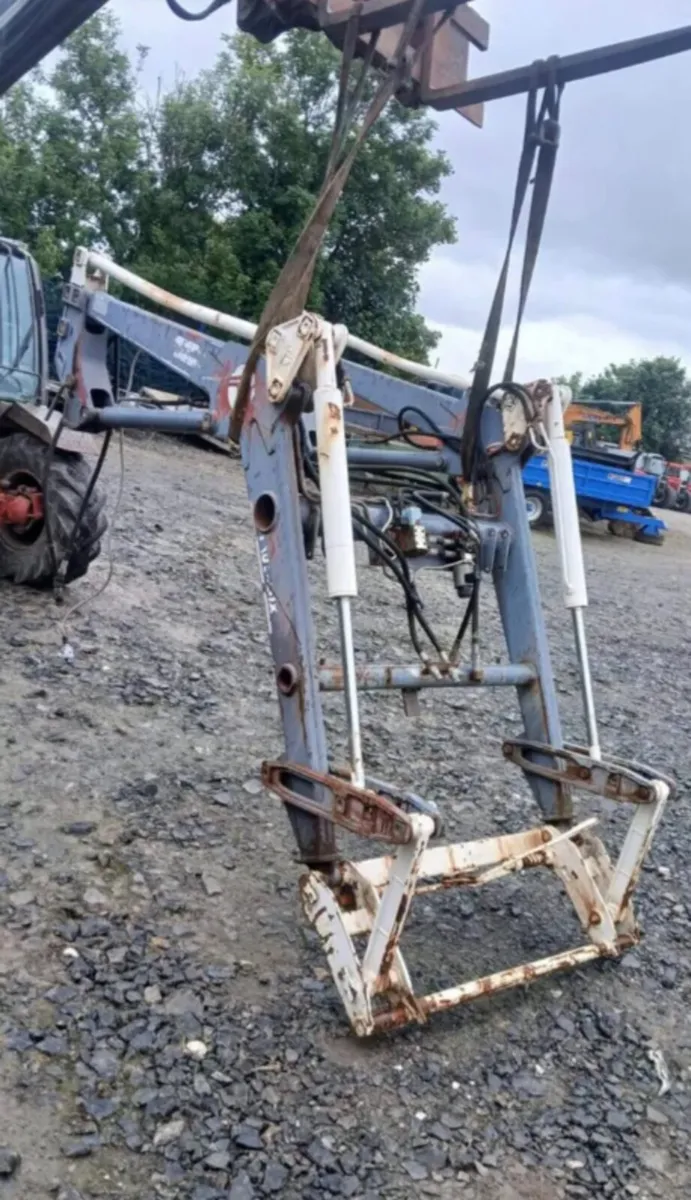Rossmore Loader to Suit 390 - Image 2
