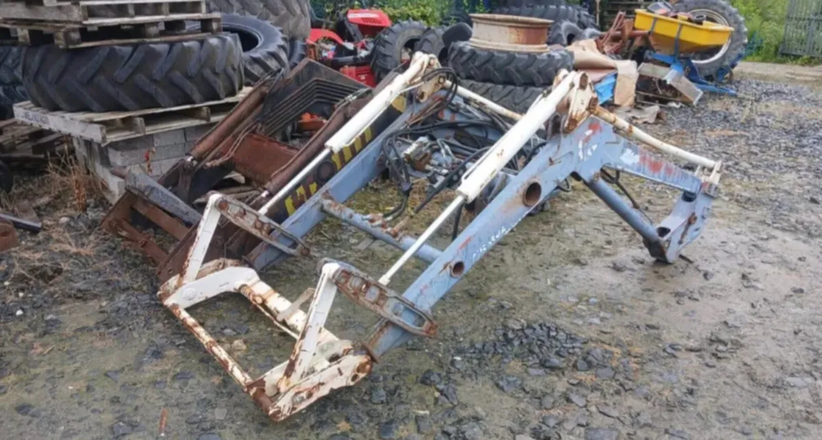 Rossmore Loader to Suit 390 - Image 1