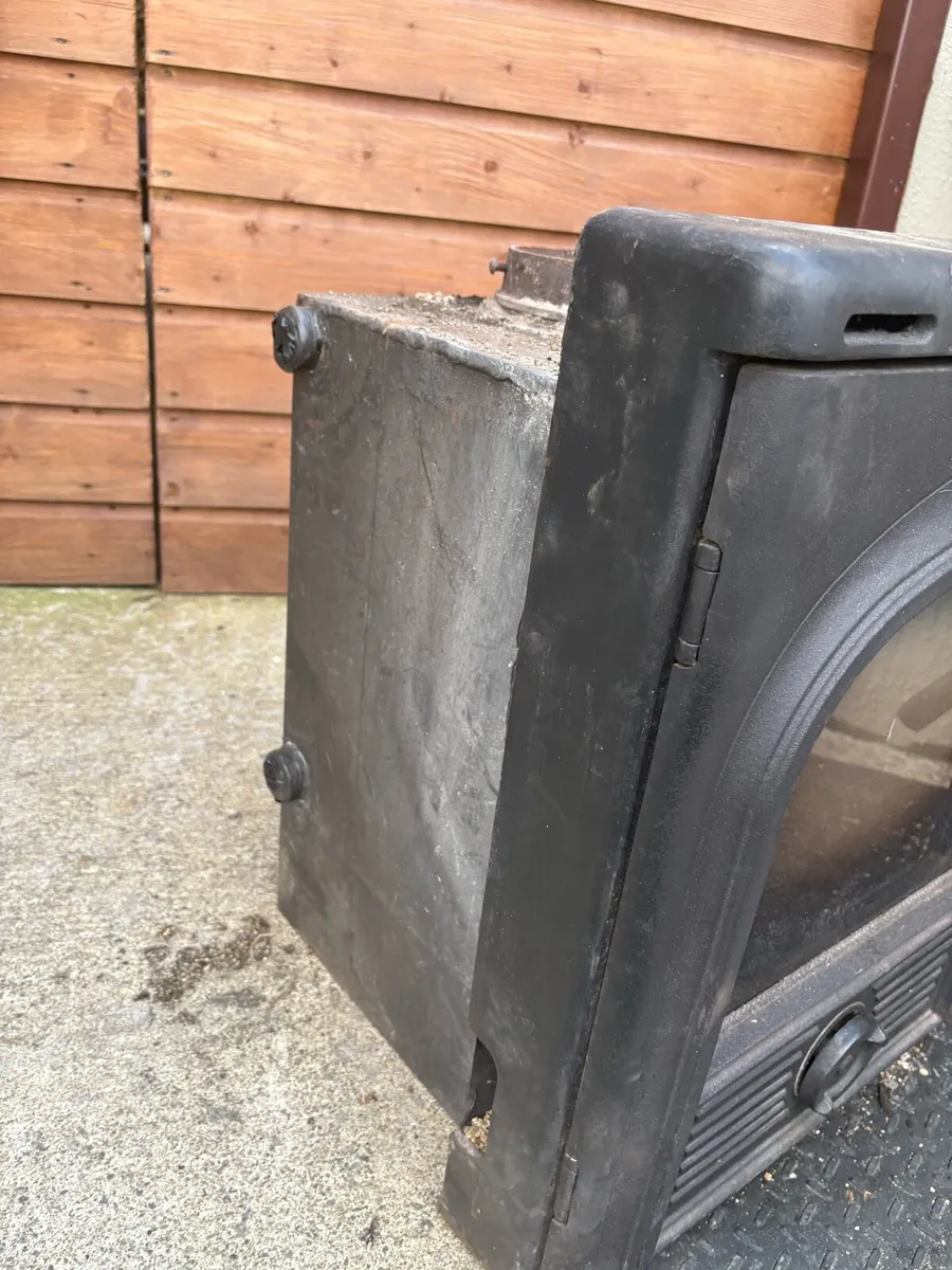 Stove with back boiler - Image 3