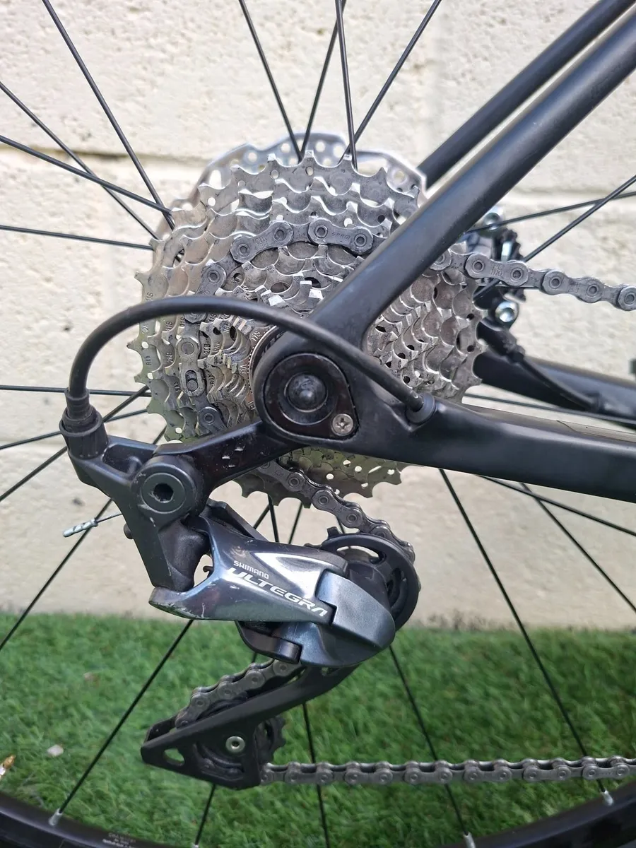 Cube Attain Carbon Road Bike - Image 2